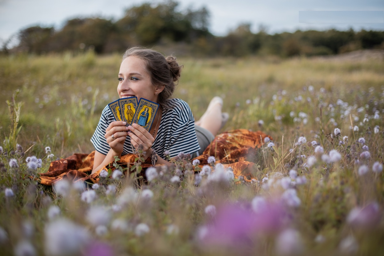 tarot barato, tarot gratis, tarot económico, tarot sincero, tarot honesto, tarot certero, almas gemelas, tarot y cristales, sanación, equilibrio, Tarotista española, Tarot gratis, Tarot barato, dominó, dados, adinkrs, runas, baraja española,