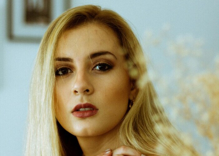 Serena, tarotista experta, canalizadora, médium y vidente profesional especializada en consultas espirituales